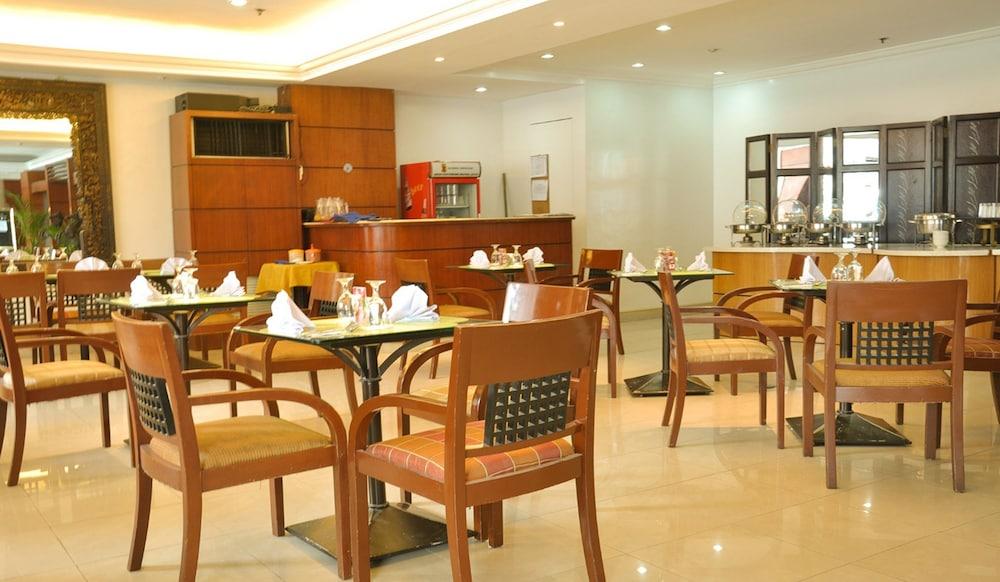 Richville Hotel Mandaluyong Extérieur photo