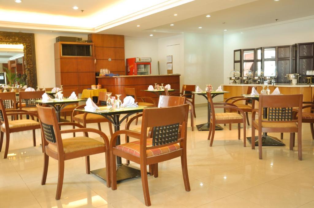 Richville Hotel Mandaluyong Extérieur photo